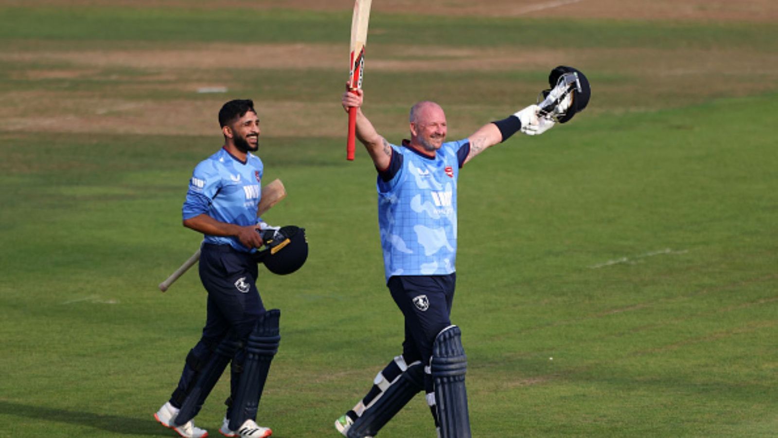 46 साल के खिलाड़ी का आया तूफान, बॉलिंग में बना कंजूस, बैटिंग में ठोके ताबड़तोड़ 84 रन, शान से जीती टीम 46 साल के खिलाड़ी का आया तूफान, बॉलिंग में बना कंजूस, बैटिंग में ठोके ताबड़तोड़ 84 रन, शान से जीती टीम