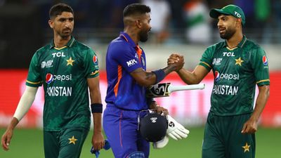 Asia Cup: भारत-पाकिस्तान को मैच के 3 दिन बाद मिली सजा, सभी खिलाड़ियों के कट गए पैसे SportsTak Hindi