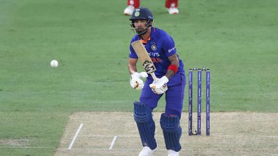 केएल राहुल की कछुआ चाल वाली बैटिंग, एक-एक रन को तरसे, बनाया घटिया रिकॉर्ड SportsTak Hindi