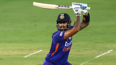 सूर्या का धूम-धड़ाका, 261.53 की स्ट्राइक रेट से हांग कांग को पीटा, मनमर्जी से बरसाए चौके-छक्के SportsTak Hindi
