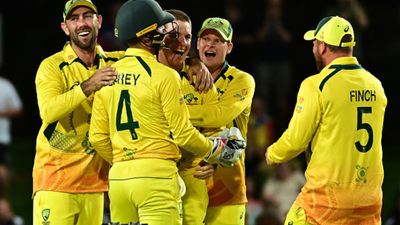 Aus vs NZ : जैम्पा के 'पंजे' से 82 पर सिमटी न्यूजीलैंड, ऑस्ट्रेलिया ने वनडे सीरीज पर जमाया कब्ज़ा SportsTak Hindi