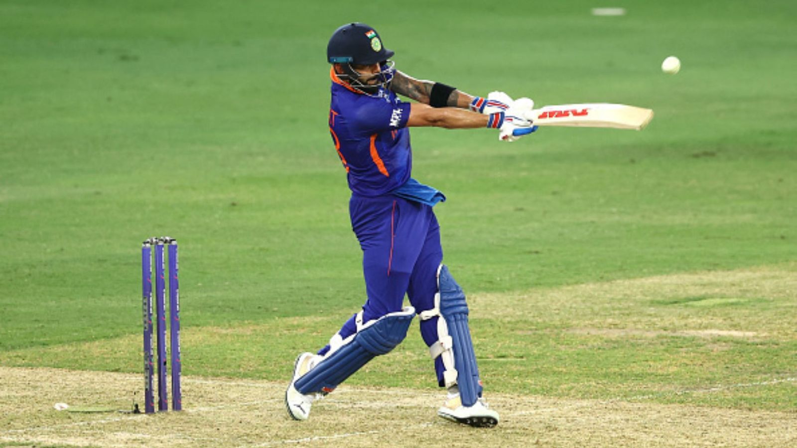 विराट कोहली ने एक शतक से बना डाले आठ धमाकेदार रिकॉर्ड, जानिए कौन-कौनसा कमाल हुआ? विराट कोहली ने एक शतक से बना डाले आठ धमाकेदार रिकॉर्ड, जानिए कौन-कौनसा कमाल हुआ?