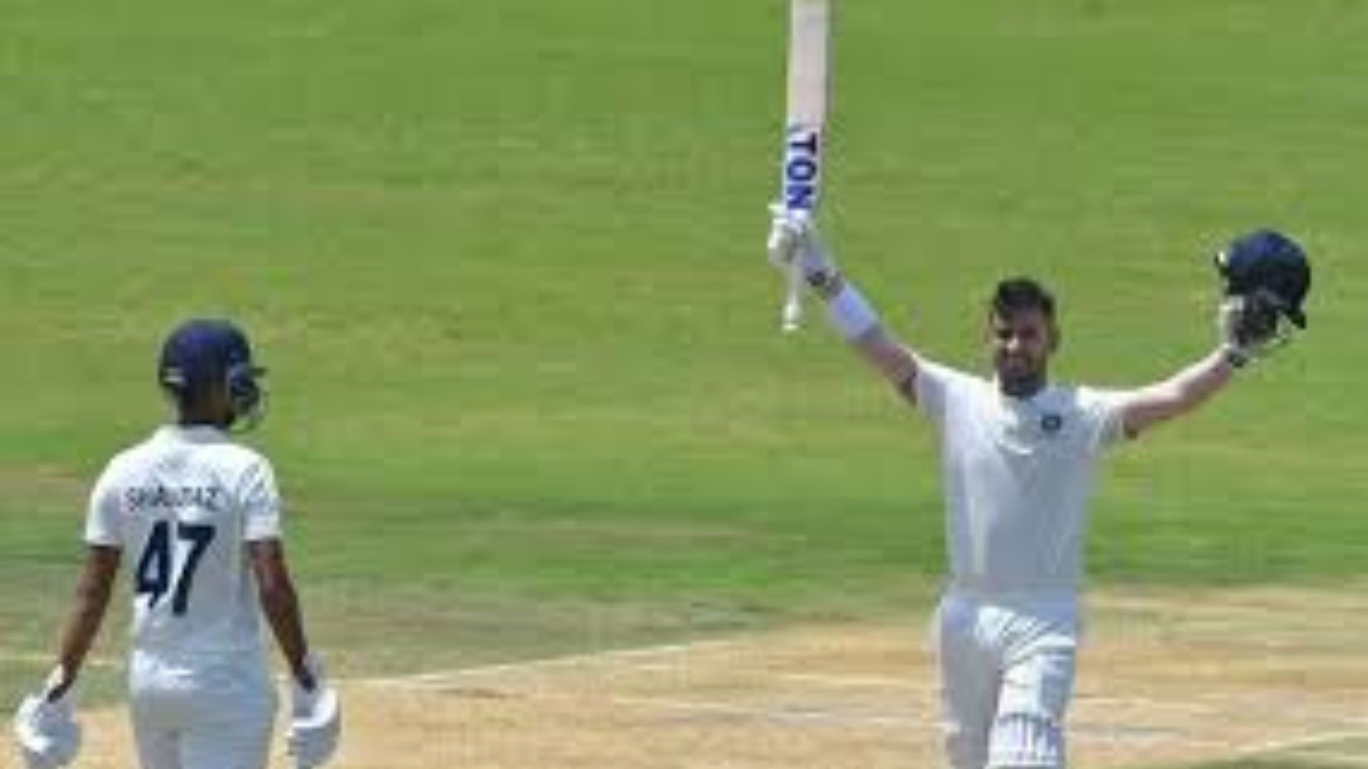 विराट ने मैदान पर बल्ले से फिर मचाया गदर, 12 चौके और इतने छक्के जड़ ठोका दमदार शतक