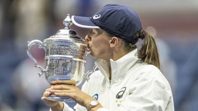 US Open खिताब जीत इगा स्वियातेक बनीं चैंपियन, सेरेना के बाद हासिल की ये ख़ास उपलब्धि SportsTak Hindi