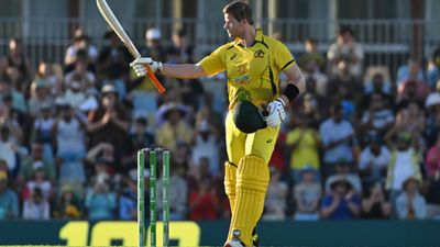 स्टीव स्मिथ ने पहले लगाया छक्का फिर बन गए अंपायर, कर दिया फ्री हिट का इशारा, सब हो गए मुरीद, देखिए वीडियो SportsTak Hindi