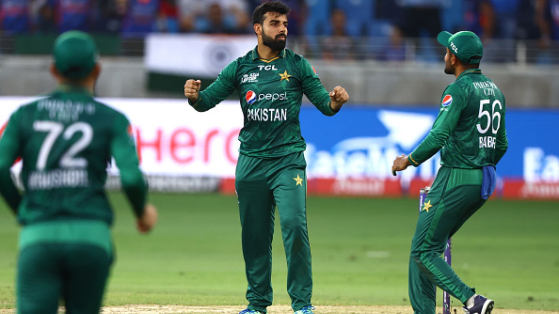 Asia Cup:  डीआरएस में श्रीलंकाई खिलाड़ी रहा नॉट आउट तो शादाब खान ने पकड़ ली अंपायर की अंगुली, देखिए वीडियो