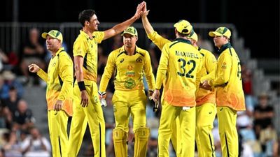 IND vs AUS: भारत दौरे से पहले कंगारुओं को लगे तीन बड़े झटके, मैच विनर बाहर SportsTak Hindi