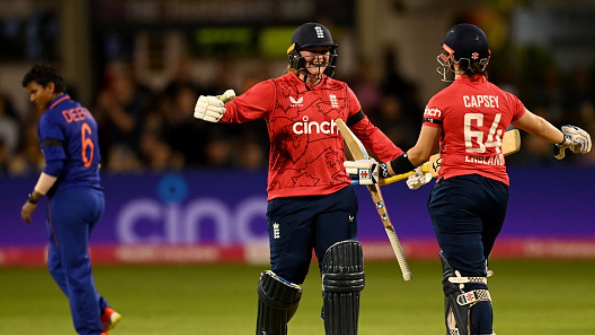 IND'w' vs ENG'w' : सोफी व साराह की गेंदबाजी के आगे बेबस हुई महिला टीम इंडिया, इंग्लैंड ने जीती T20I सीरीज