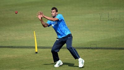 धोनी पर आरोप लगाने वाले को गंभीर की टीम में मिली जगह, इस लीग में दिखाएगा जलवा SportsTak Hindi