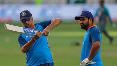 जडेजा ने रोहित शर्मा और राहुल द्रविड़ पर साधा निशाना, कहा - खिलाड़ियों के परिवार... SportsTak Hindi