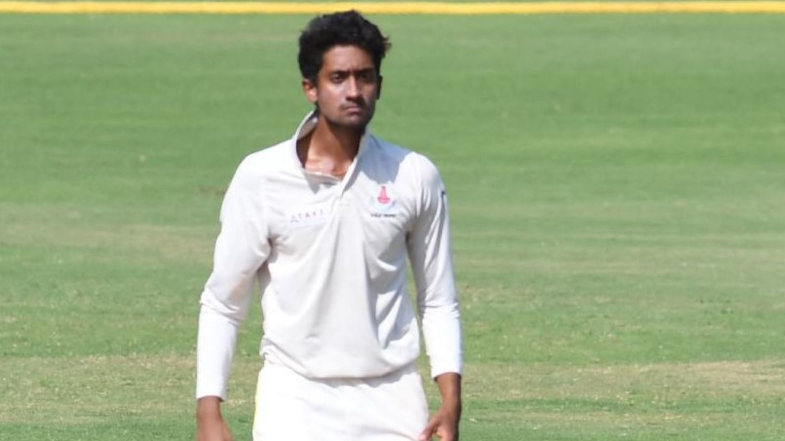 स्पिनर्स के आगे अकेले लड़े यश धुल, टीम ने 30 रन में गंवाए 9 विकेट, 645 रन से मिली करारी हार स्पिनर्स के आगे अकेले लड़े यश धुल, टीम ने 30 रन में गंवाए 9 विकेट, 645 रन से मिली करारी हार