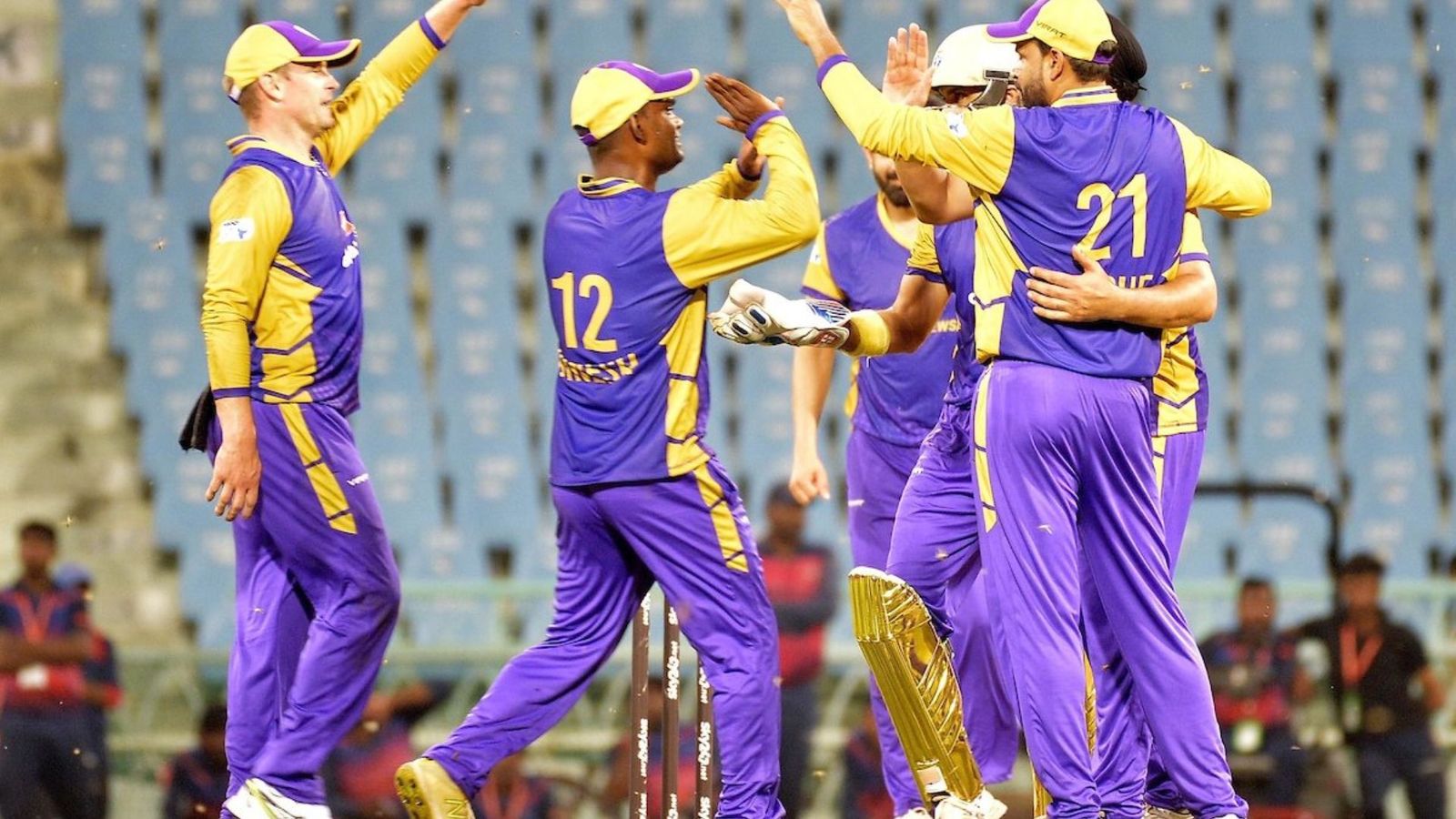 9वें नंबर के बल्लेबाज ने 214 की स्ट्राइक रेट से रन कूटे, इरफान पठान की टीम ने हरभजन की सेना को 3 विकेट से हराया 9वें नंबर के बल्लेबाज ने 214 की स्ट्राइक रेट से रन कूटे, इरफान पठान की टीम ने हरभजन की सेना को 3 विकेट से हराया