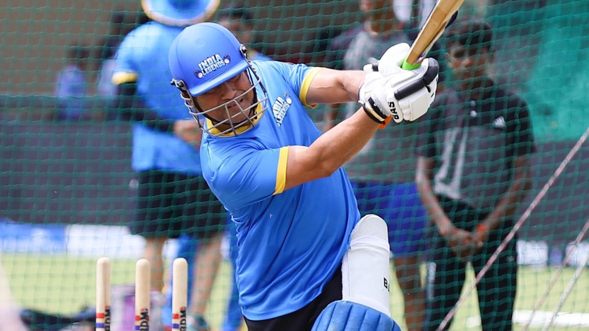 सचिन तेंदुलकर को 12 साल बाद मिला वनडे डबल सेंचुरी वाला तोहफा, देखते ही मन में लड्डू फूटा