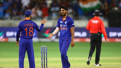 'तुम्हें लगता है कि तुम परफेक्ट हो तो मेरे पास मत आना', वसीम अकरम से मुलाकात पर अर्शदीप के कोच का बड़ा खुलासा SportsTak Hindi