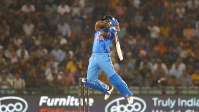 सूर्यकुमार यादव की आईसीसी रैंकिंग में जय-जय, बाबर आजम को पछाड़ा, अब मोहम्मद रिजवान पर निशाना SportsTak Hindi