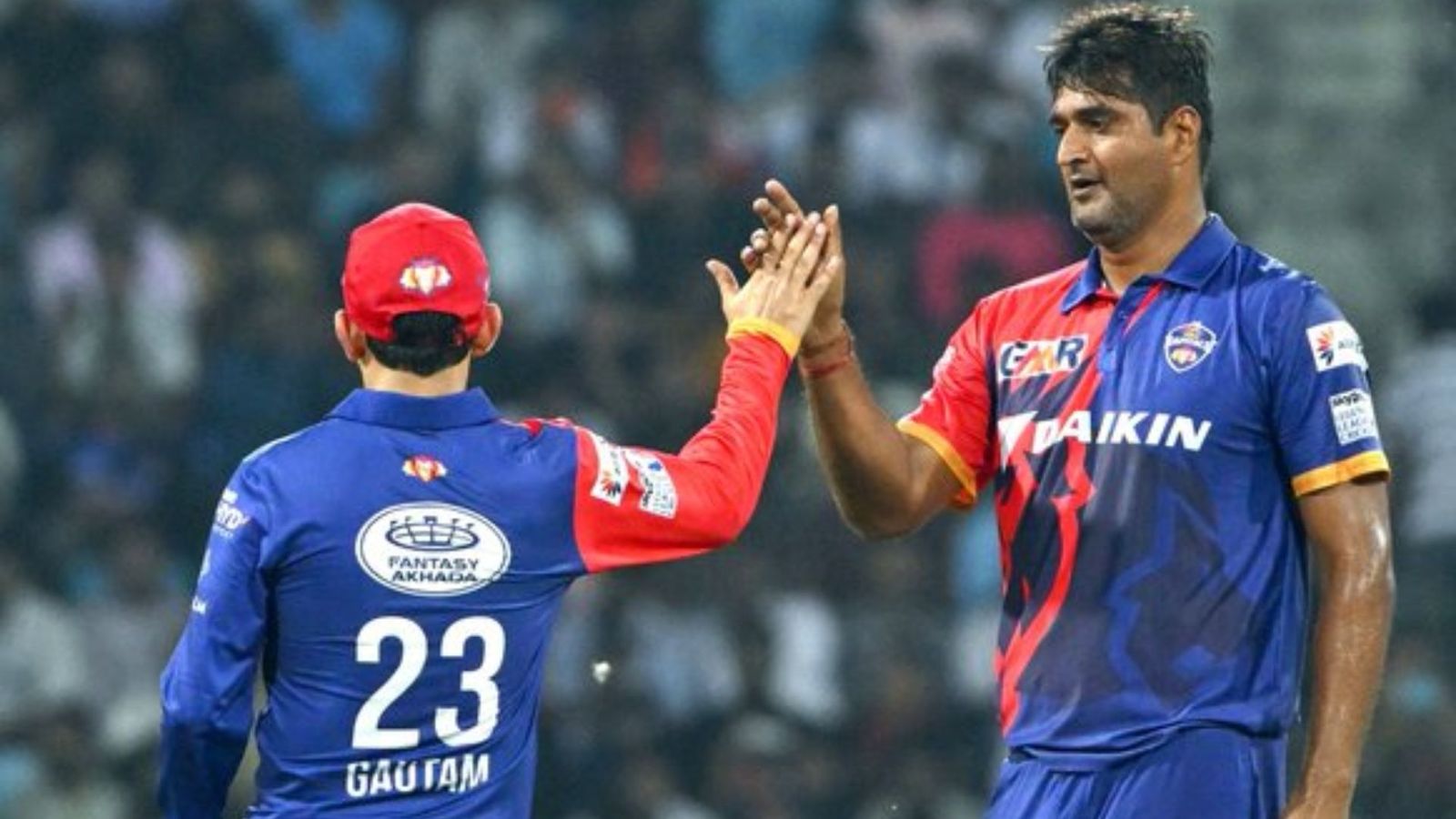 गंभीर की टीम के आगे नहीं चले पठान के धुरंधर, 20 ओवर खेलने से पहले ही किया सरेंडर, मिली करारी शिकस्त गंभीर की टीम के आगे नहीं चले पठान के धुरंधर, 20 ओवर खेलने से पहले ही किया सरेंडर, मिली करारी शिकस्त