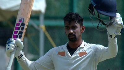 Duleep Trophy Final : बाबा के शतक से साउथ जोन ने किया पलटवार, बैकफुट पर रहाणे की टीम SportsTak Hindi