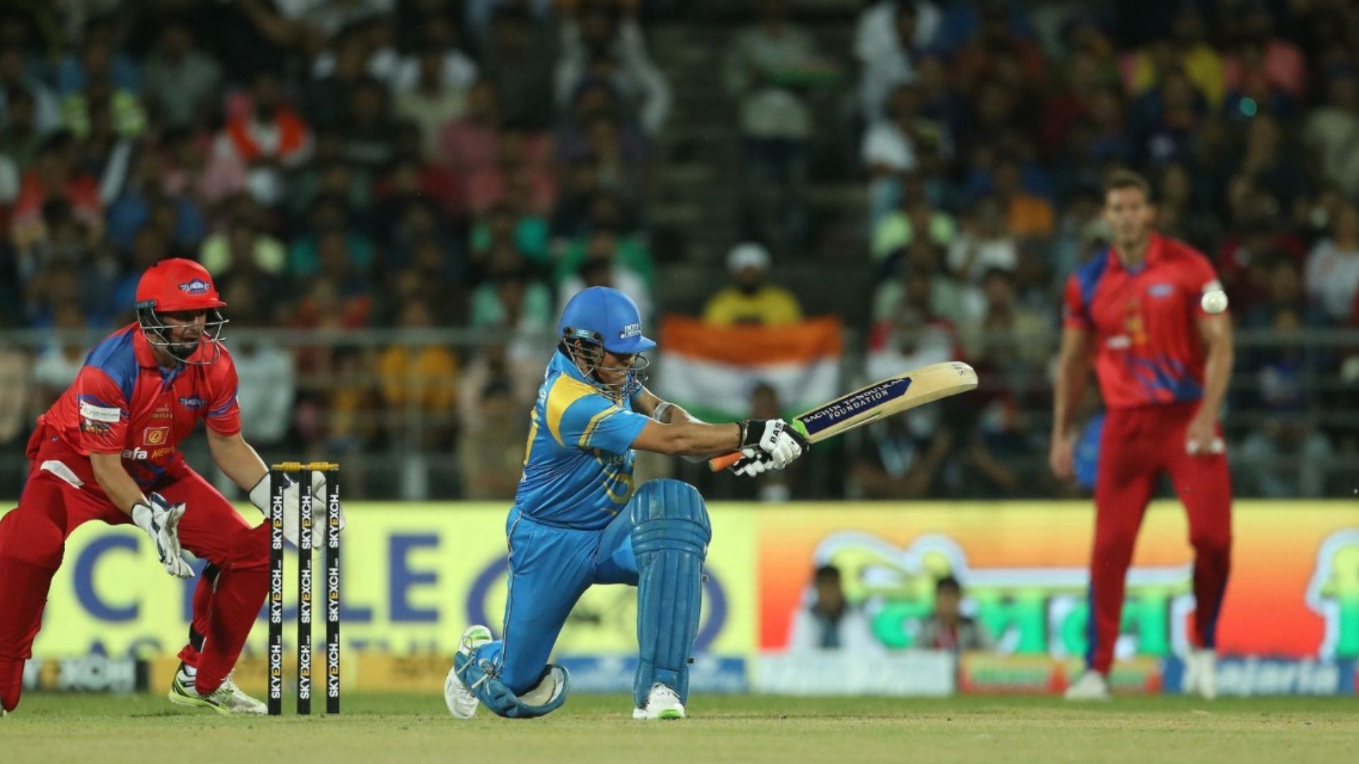 सचिन तेंदुलकर ने बरसाए चौके-छक्के, 40 रन की तूफानी पारी में जीता सभी का दिल, देखें Video 