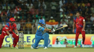 सचिन तेंदुलकर ने बरसाए चौके-छक्के, 40 रन की तूफानी पारी में जीता सभी का दिल, देखें Video SportsTak Hindi