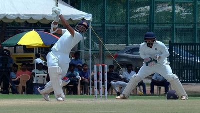 Duleep Trophy Final : यशस्वी जायसवाल ने दोहरा शतक ठोक अजिंक्य रहाणे को दी राहत, मैच हुआ रोमांचक SportsTak Hindi