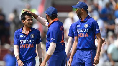 Ind vs Aus, 2nd T20I : टीम इंडिया में कौन है 'डांडिया किंग', जीत के बाद चहल ने किया खुलासा SportsTak Hindi