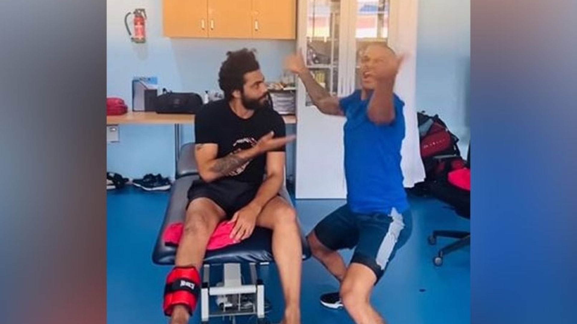 रवींद्र जडेजा बोले- इसकी शादी करा दो, सुधर जाएगा, शिखर का जवाब- 'नहीं नहीं...' देखिए वीडियो