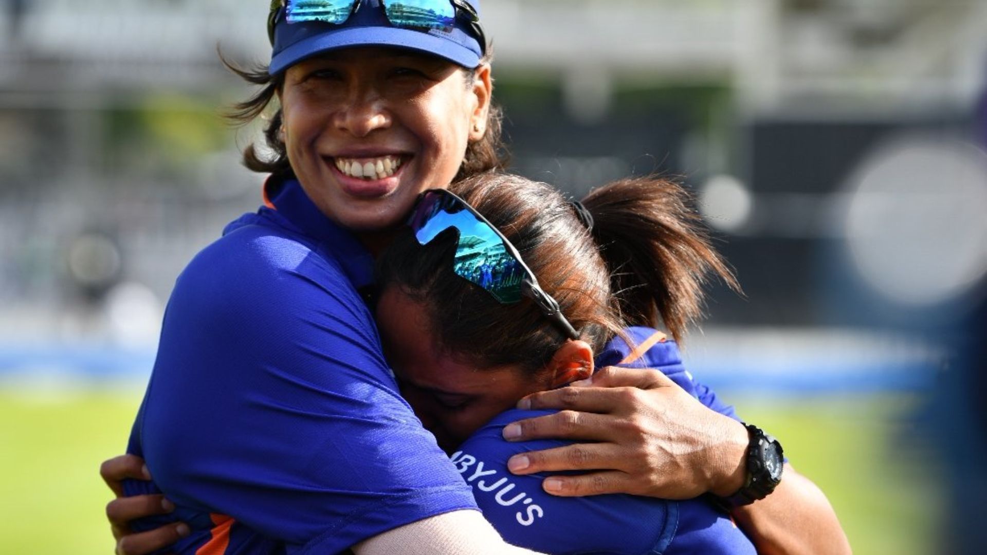 झूलन गोस्वामी के आखिरी मैच में हरमनप्रीत कौर हुईं भावुक, गले लगकर सुबक-सुबककर रोईं, देखिए वीडियो