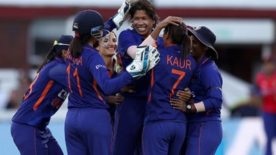 लॉर्ड्स में छाया भारत, इंग्लैंड का 3-0 से सफाया कर झूलन गोस्वामी को जीत से दी विदाई, रच दिया इतिहास SportsTak Hindi