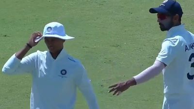 265 रनों की पारी खेलने वाले बल्लेबाज को रहाणे ने Live मैच से क्यों किया बाहर, देखें Video SportsTak Hindi