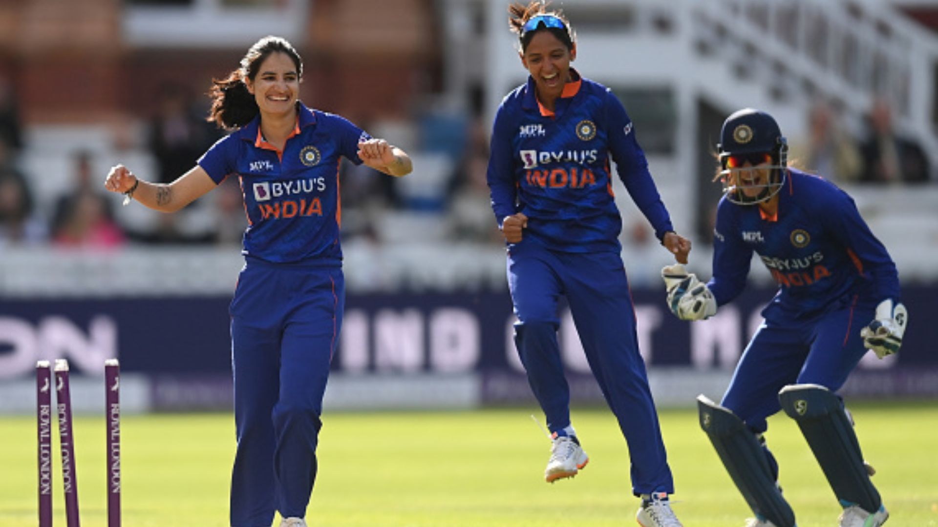 'मांकडिंग' पर दीप्ति शर्मा के समर्थन में उतरी कप्तान हरमनप्रीत, कहा - कोई अपराध तो नहीं...