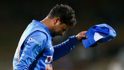 Ind a vs Nz a : कुलदीप यादव ने हैट्रिक से मचाया कोहराम, 219 रनों पर न्यूजीलैंड का काम तमाम SportsTak Hindi
