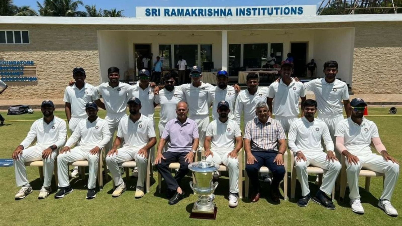 Duleep Trophy Final : अजिंक्य रहाणे की टीम बनी चैंपियन, 294 रनों से दर्ज की बड़ी जीत Duleep Trophy Final : अजिंक्य रहाणे की टीम बनी चैंपियन, 294 रनों से दर्ज की बड़ी जीत