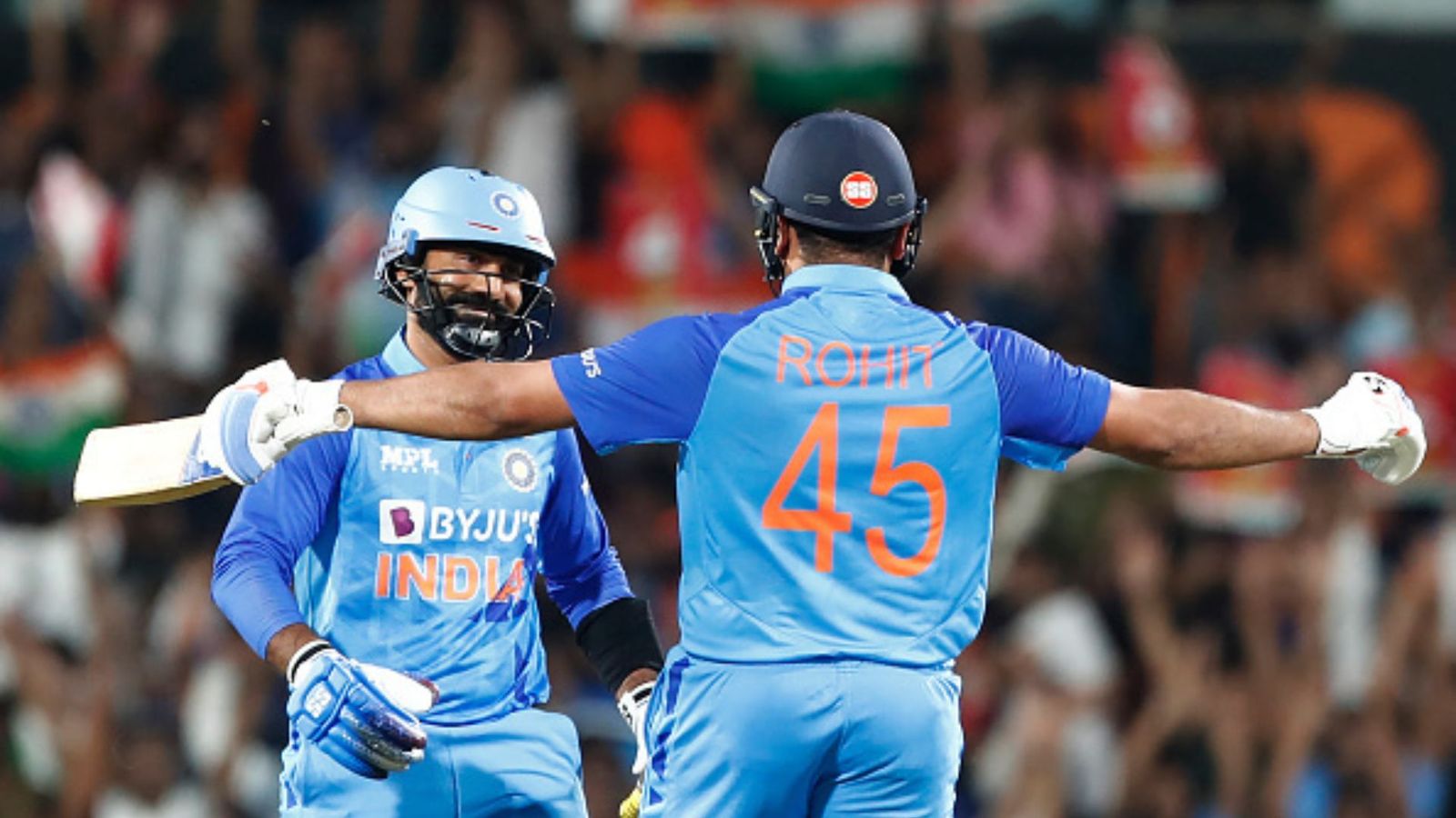 कार्तिक-पंत में उलझे रोहित शर्मा, बोले- दोनों को प्लेइंग इलेवन में खिलाना चाहता हूं पर... कार्तिक-पंत में उलझे रोहित शर्मा, बोले- दोनों को प्लेइंग इलेवन में खिलाना चाहता हूं पर...