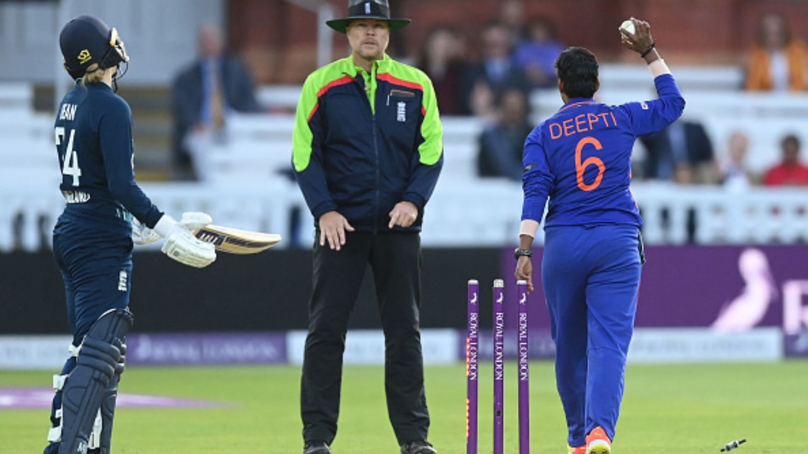 चार्ली डीन को आउट करने वाली दीप्ति का बड़ा बयान, कहा- पहले से बना लिया था प्लान क्योंकि... चार्ली डीन को आउट करने वाली दीप्ति का बड़ा बयान, कहा- पहले से बना लिया था प्लान क्योंकि...