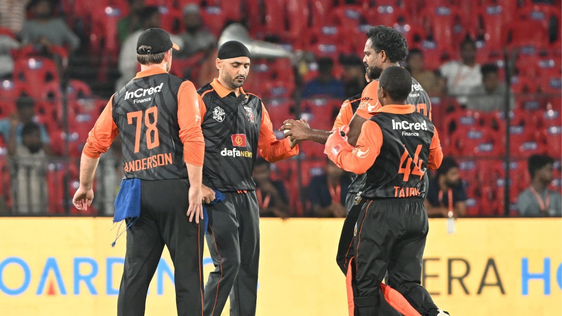 LLC: 5 फीट 5 इंच के बल्लेबाज की तबाही तो 43 साल के गेंदबाज ने लगाई आग, भज्जी की मणिपाल जीती