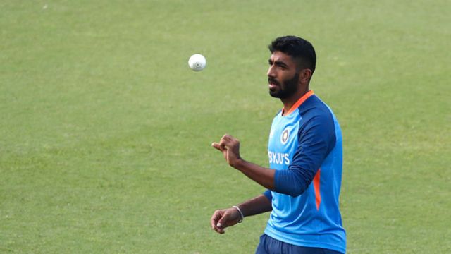 बड़ी खबर: जसप्रीत बुमराह टी20 वर्ल्ड कप 2022 से बाहर! पीठ की चोट ने बिगाड़ा भारत का काम बड़ी खबर: जसप्रीत बुमराह टी20 वर्ल्ड कप 2022 से बाहर! पीठ की चोट ने बिगाड़ा भारत का काम