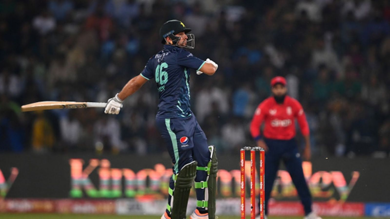 PAK vs ENG: पाकिस्तानी बल्लेबाज मैच के बीच में हुआ बीमार, ड्रेसिंग रूम में चक्कर आए, अस्पताल में कराया भर्ती PAK vs ENG: पाकिस्तानी बल्लेबाज मैच के बीच में हुआ बीमार, ड्रेसिंग रूम में चक्कर आए, अस्पताल में कराया भर्ती