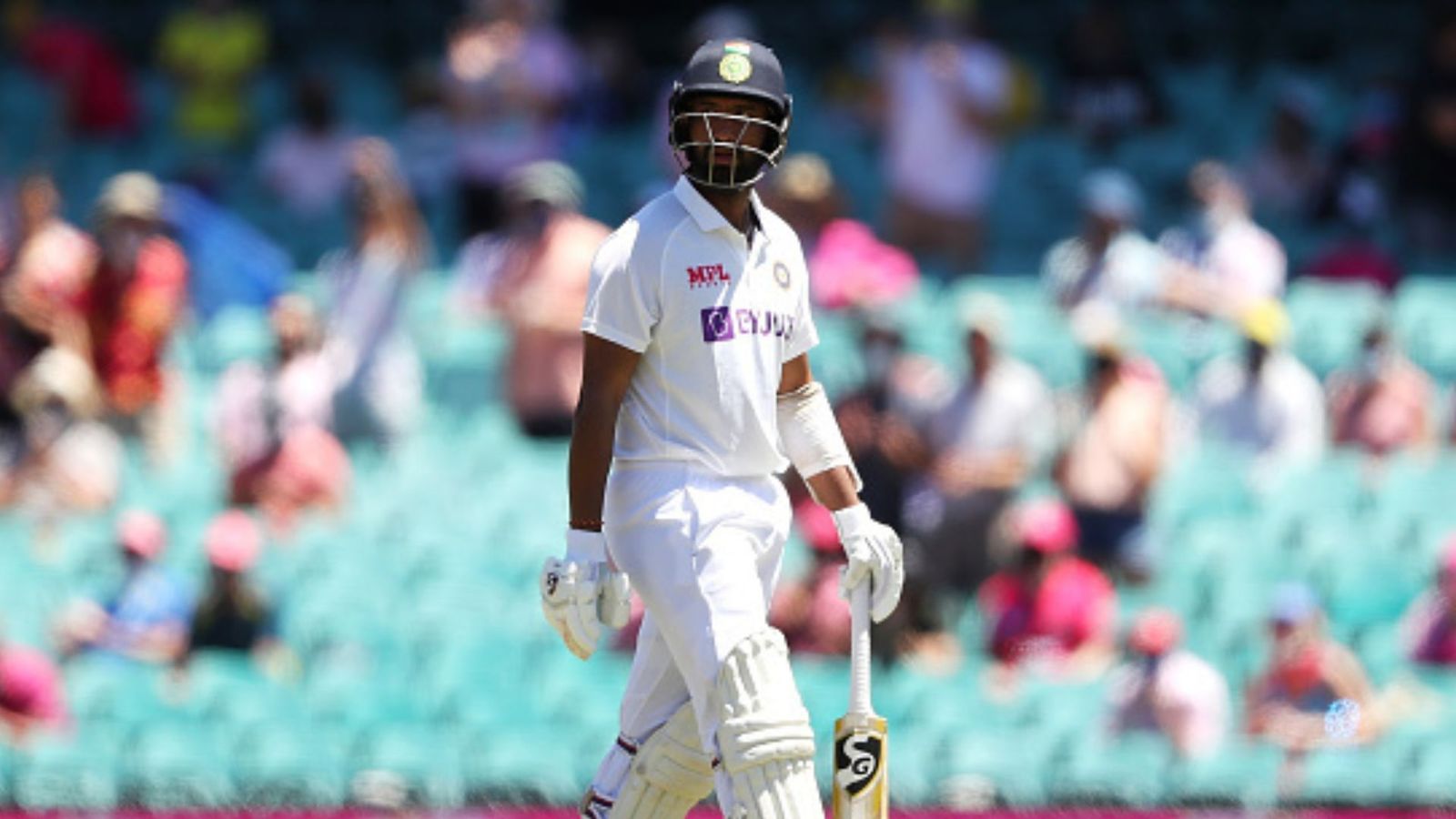 Irani Trophy : मुकेश की घातक स्विंग के आगे 98 पर सिमटी पुजारा की टीम, सरफराज के शतक से हनुमा ने कसा शिकंजा Irani Trophy : मुकेश की घातक स्विंग के आगे 98 पर सिमटी पुजारा की टीम, सरफराज के शतक से हनुमा ने कसा शिकंजा