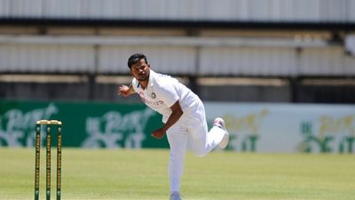 Irani Trophy : उत्तर प्रदेश के सौरभ ने गेंद और बल्ले से मचाया धमाल, पुजारा की टीम पर मंडराया हार का संकट SportsTak Hindi