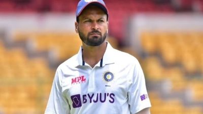 3 बार CRPF की परीक्षा में हुआ फेल, रणजी फाइनल से पहले पिता को खोया, अब टीम इंडिया में शामिल SportsTak Hindi