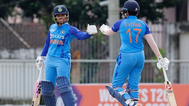 एशिया कप: मेघना ने जड़ा पहला अर्धशतक तो फॉर्म में लौटी शेफाली, भारत की लगातार दूसरी जीत एशिया कप: मेघना ने जड़ा पहला अर्धशतक तो फॉर्म में लौटी शेफाली, भारत की लगातार दूसरी जीत