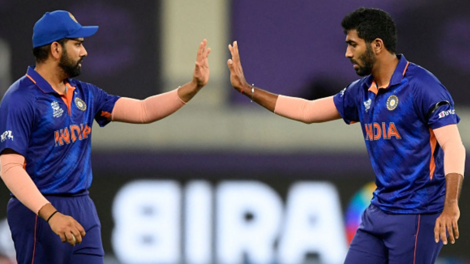 Ind vs SA : बुमराह की जगह कौन बनेगा ऑस्ट्रेलिया में प्रमुख हथियार, रोहित ने दिया ये बयान Ind vs SA : बुमराह की जगह कौन बनेगा ऑस्ट्रेलिया में प्रमुख हथियार, रोहित ने दिया ये बयान