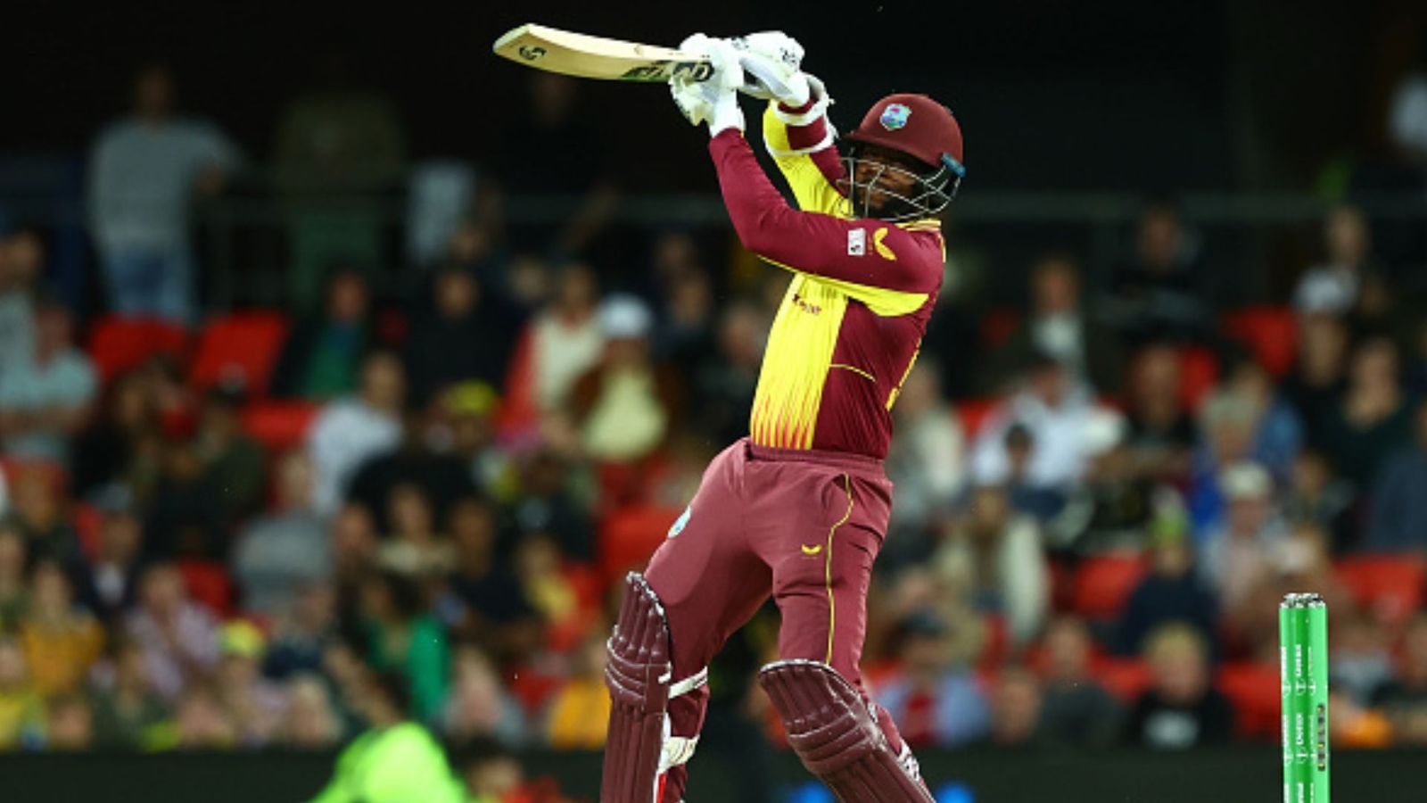 वेस्टइंडीज के बल्लेबाज का तूफान, ग्रीन की गेंद पर जड़ डाला 105 मीटर लंबा छक्का वेस्टइंडीज के बल्लेबाज का तूफान, ग्रीन की गेंद पर जड़ डाला 105 मीटर लंबा छक्का