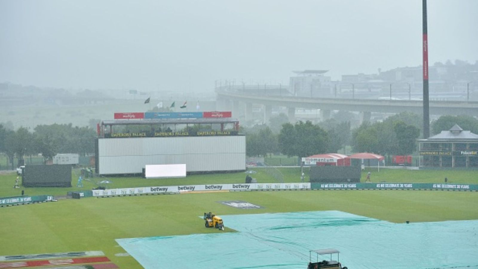 Ind vs SA : लखनऊ में बारिश ने बिगाड़ा खेल, नई अपडेट से जानें कितने बजे शुरू होगा ODI मैच Ind vs SA : लखनऊ में बारिश ने बिगाड़ा खेल, नई अपडेट से जानें कितने बजे शुरू होगा ODI मैच