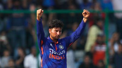 कुलदीप यादव: बेंच पर बैठे रहे, चोटें सहीं, टीम इंडिया में जगह गंवाई अब फिर बने स्पिन के जादूगर SportsTak Hindi