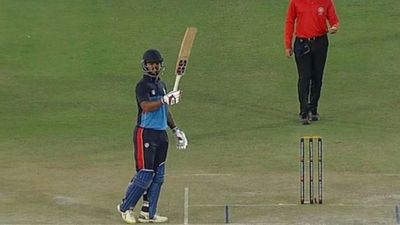 टीम इंडिया में नहीं मिला मौका तो KKR के बल्लेबाज ने 61 गेंद पर ठोका शतक, दिल्ली को दिलाई जीत SportsTak Hindi