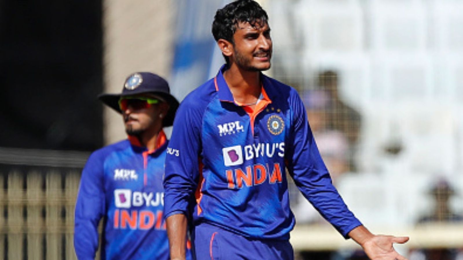 शाहबाज अहमद ने बल्ले और गेंद दोनों से मैदान मारा, डिफेंडिंग चैंपियन तमिलनाडु को धूल चटाई शाहबाज अहमद ने बल्ले और गेंद दोनों से मैदान मारा, डिफेंडिंग चैंपियन तमिलनाडु को धूल चटाई