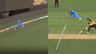 IND vs AUS Warm-Up: कोहली की फील्डिंग तो शमी की गेंदबाजी ने लगाई आग, रोमांचक मुकाबले में 6 रन से जीता भारत
SportsTak Hindi