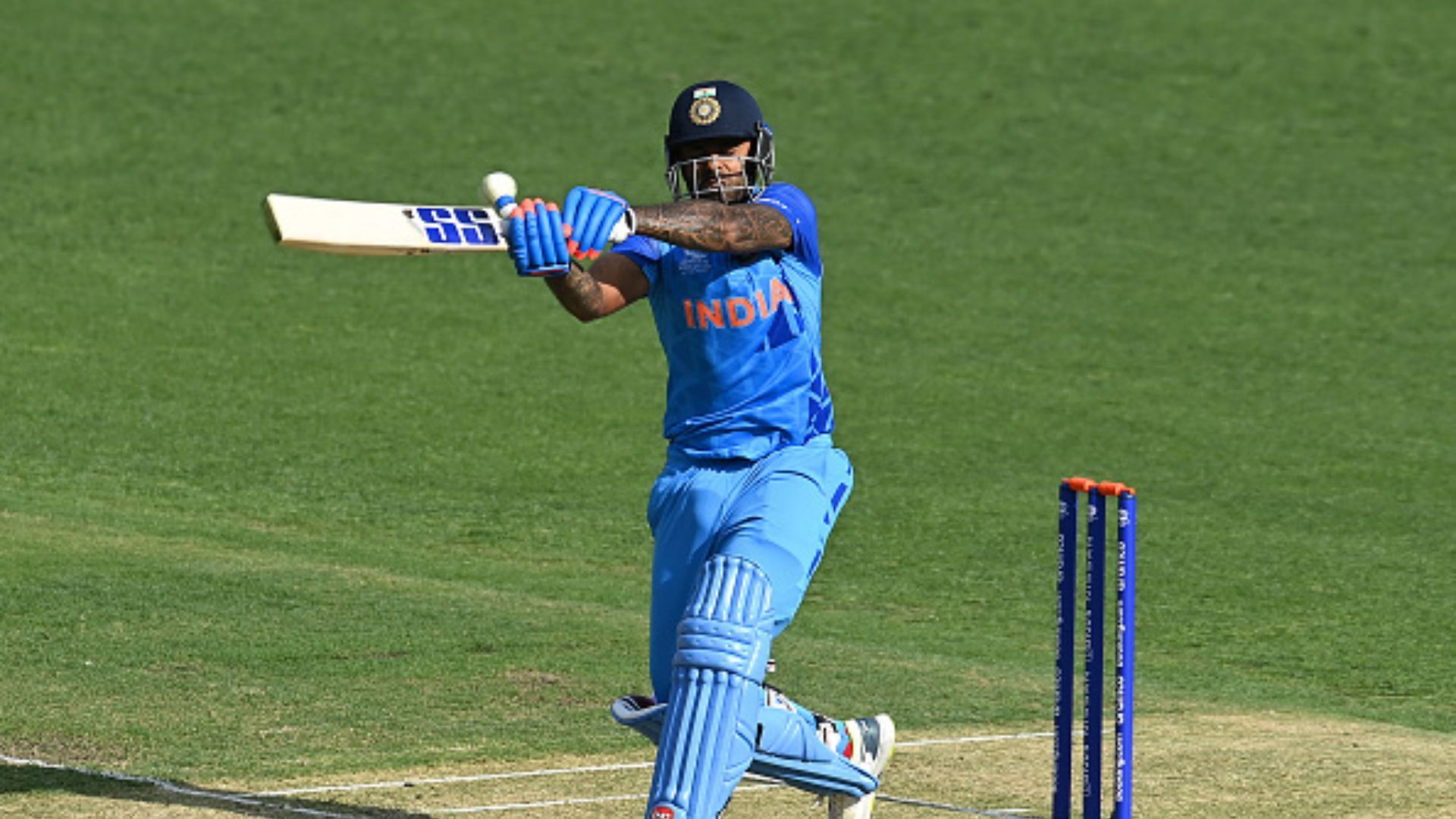 IND vs AUS: बीच मैच में सूर्य ने कहा- 'मारने का मूड नहीं हो रहा यार', अगली गेंद पर हुआ ऐसा, VIDEO