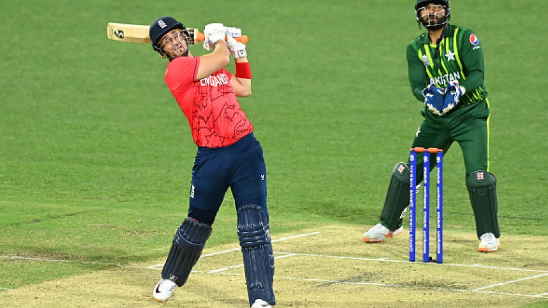 पाकिस्तान के खिलाफ जड़ा 125 मीटर का छक्का तो फैंस को क्यों याद आया IPL, देखें Video 
